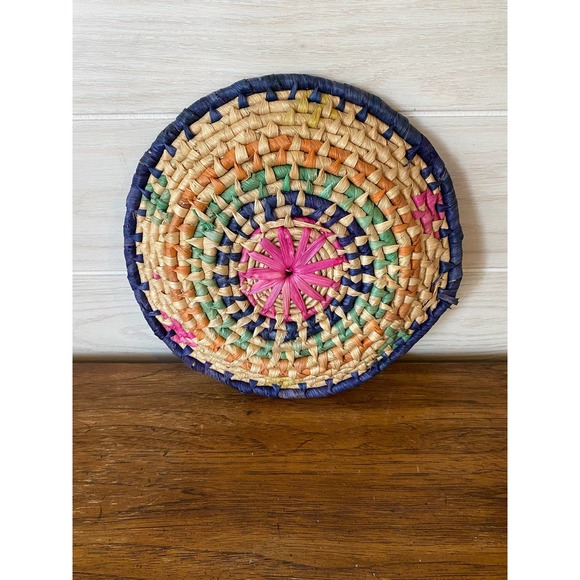 Set of Four Vintage Boho Wicker Wall Baskets / Vintage Wicker Plate Chargers - Picture 4 of 5